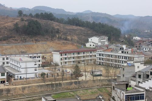 我校牵头七高校援建的平利县老县镇凤凰小学投入使用