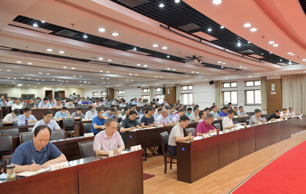 5、全国“两会”精神传达学习会会场---支勇平摄影.JPG