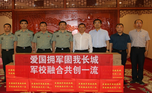 捐赠仪式_副本.jpg