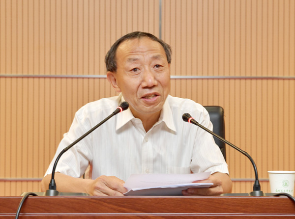 4、全国政协委员霍学喜传达政协会议精神--支勇平摄影.JPG