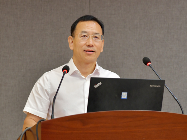 2、党委副书记闫祖书代表学校讲话--支勇平摄影.JPG
