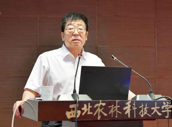 3、校长吴普特讲话---支勇平摄影.JPG