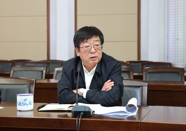 吴校长主持会议并讲话_副本.jpg