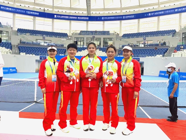 我校学子吉星喜摘全运会群众比赛网球项目团体铜牌