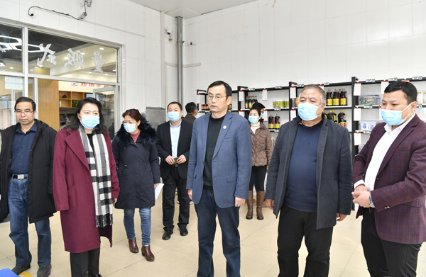 校领导检查校园传染病防控工作