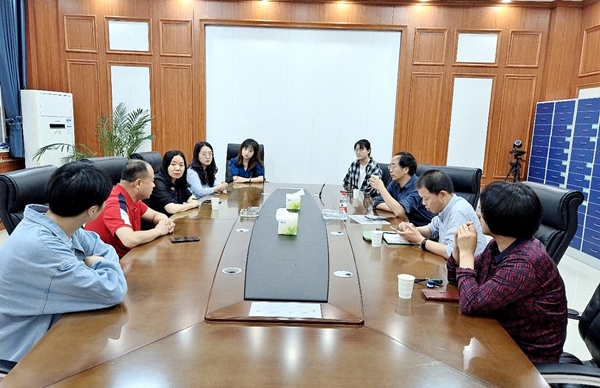 座谈会_副本.jpg