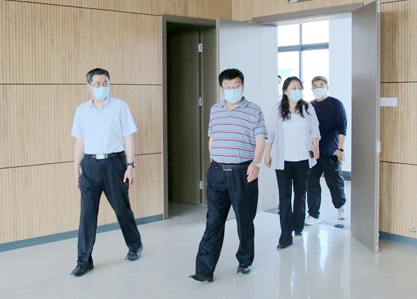 10吴普特检查南校区原经管学院楼维修改造工程.jpg