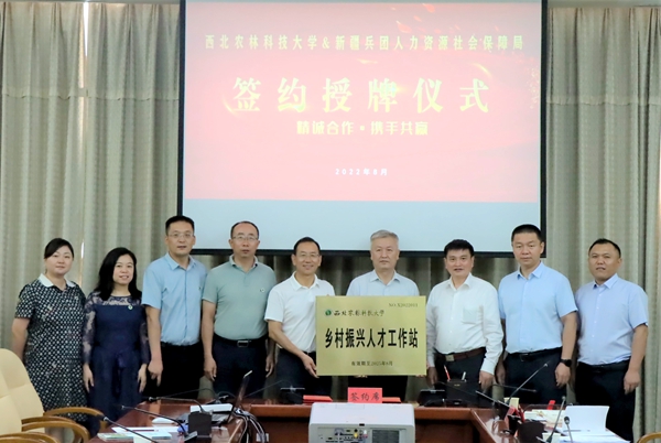 校领导带队赴新疆访企拓岗并看望校友