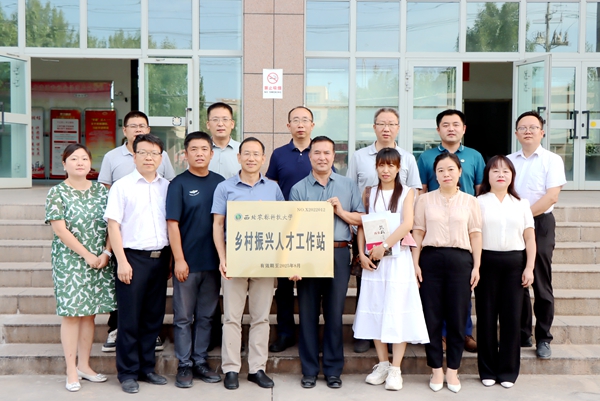 校领导带队赴新疆访企拓岗并看望校友
