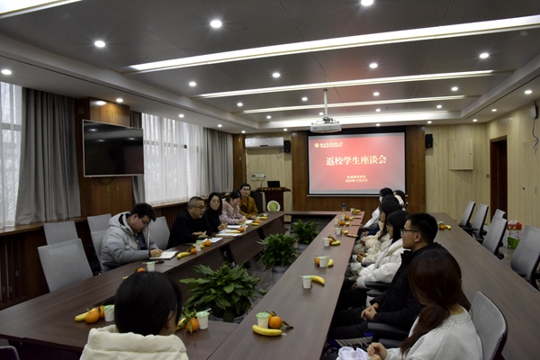 座谈会现场_副本.jpg
