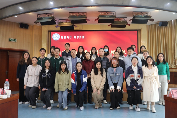 与会嘉宾和获奖学生合影_副本.jpg
