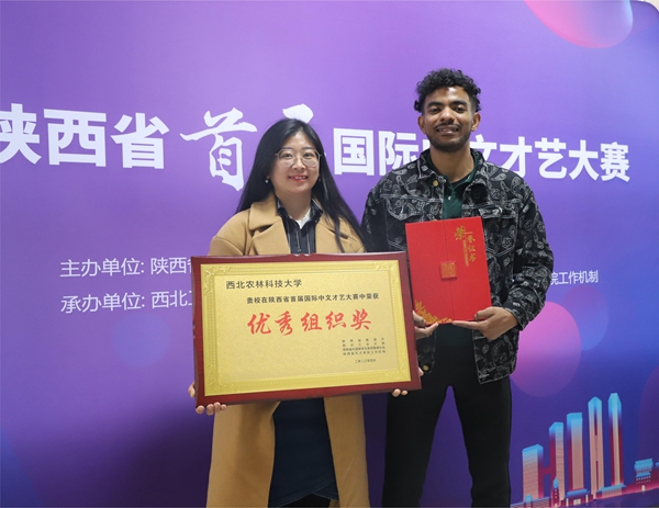 获奖合影_副本.jpg