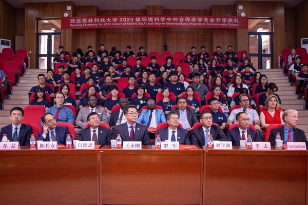开学典礼现场照片_副本.jpg