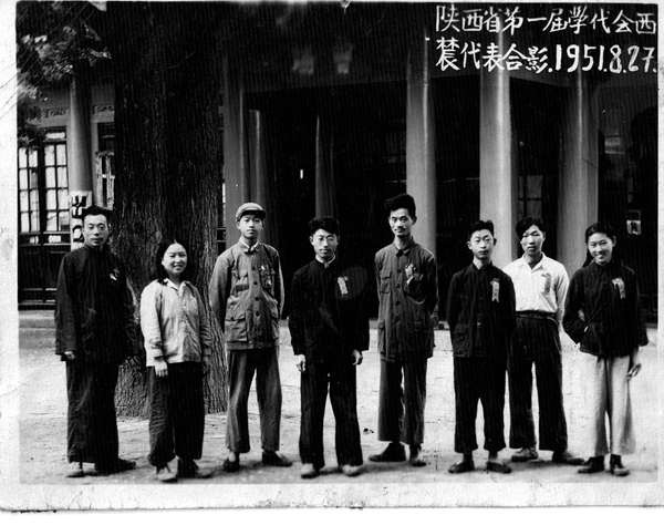 1951年西农学生代表在陕西省学代会合影，李毂（左二）<span class=