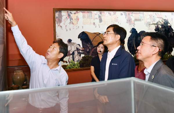 3、许咸宜副主席一行中国农业历史博物馆参观.JPG