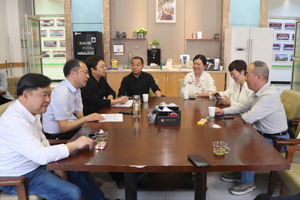 座谈会_副本.jpg