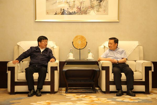 01四川省委常委、组织部长靳磊会见吴普特一行.jpg