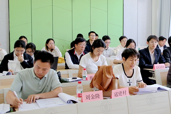 02吴普特在草业学院本科毕业论文答辩现场检查指导工作1_副本.jpg