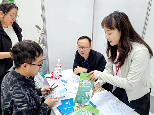 讲解人才引进待遇 3.jpg