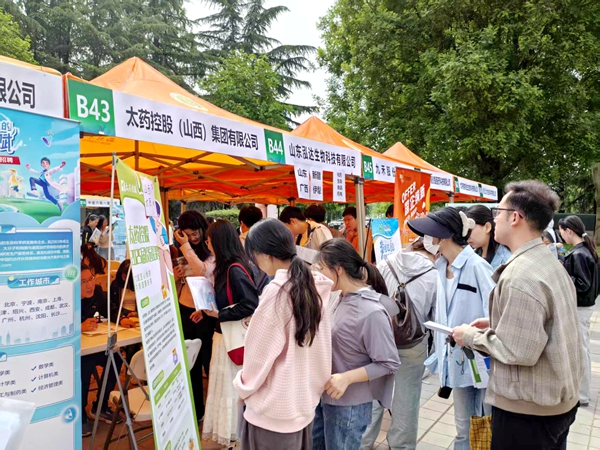 双选会招聘现场 1.jpg