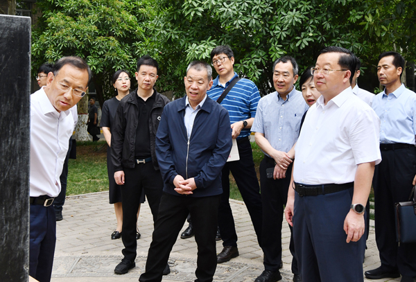 1、致公党中央副主席曹鸿鸣率调研组一行来校调研--支勇平摄影.JPG