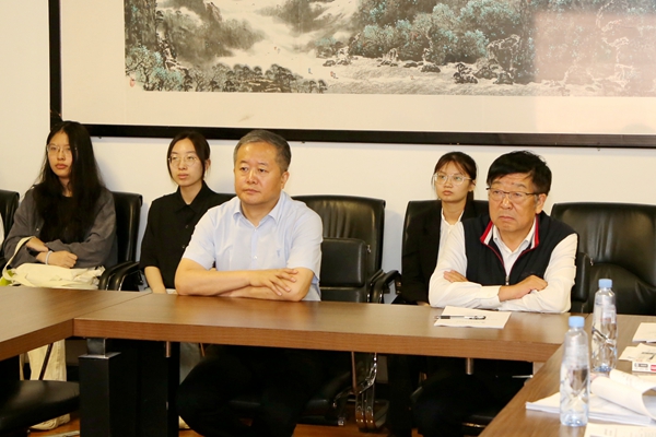 03吴普特在食品学院本科毕业论文答辩现场检查指导工作.jpg