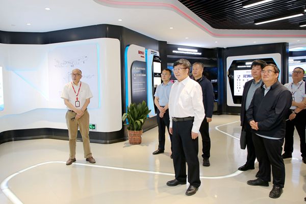 06吴普特在中电科航空电子有限公司访企拓岗.jpg