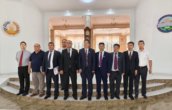 图一：考察塔吉克斯坦国立农业大学_副本.jpg