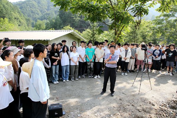 同学们认真听讲.jpg
