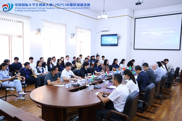 青年圆桌会现场.jpg