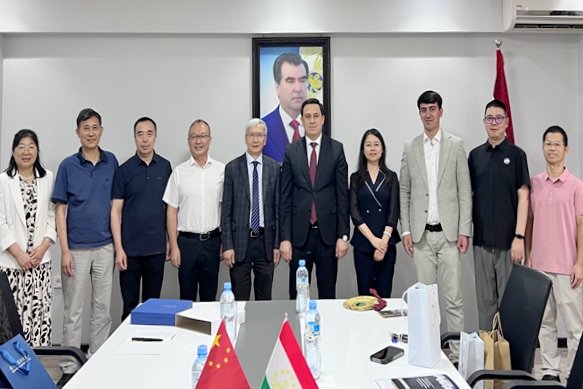 图3 与塔吉克技术大学合作方座谈交流_副本600.jpg