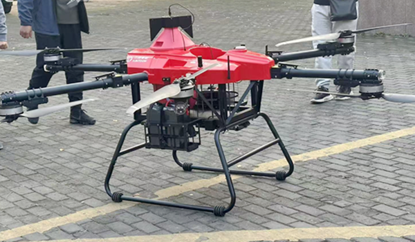 图1 (20公斤植保无人机准备起飞)_副本_副本.png