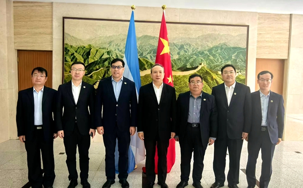 15 访问中国驻阿根廷大使馆_副本.jpg