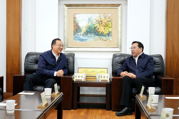 校党委书记黄思光会见中国热带农业科学院党组书记、副院长崔鹏伟.jpg