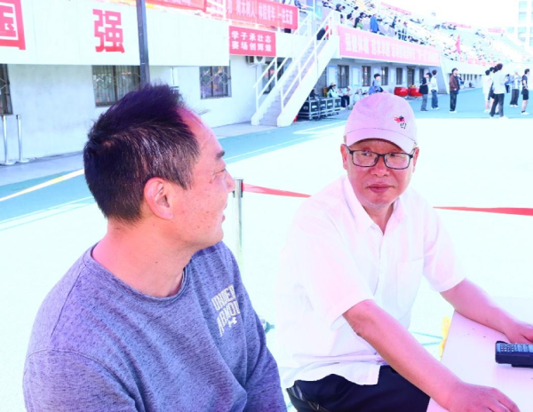 马文军老师（右）刘正杰老师（左）正在工作 (1).png