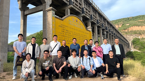 赴宝鸡峡开展主题党日活动 (2)_副本.jpg