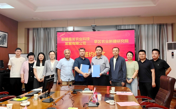 院企联合，科技赋能，共同打造南疆千万级黑宝石李子产业园 (1)_副本.jpg
