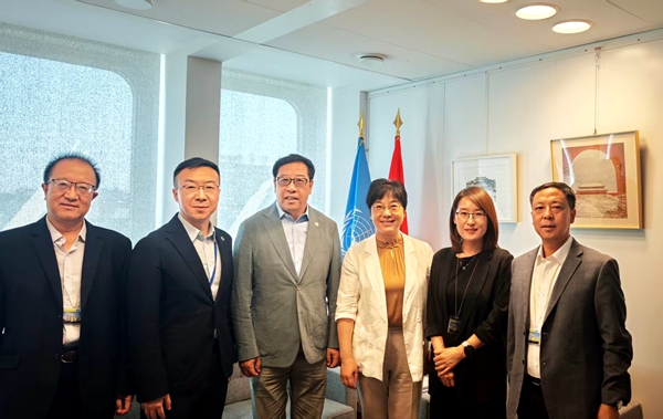 与中国常驻联合国教科文组织代表团杨新育大使座谈_副本.jpg
