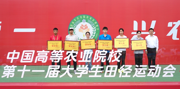 10学生丙组混合团体总分前六名颁奖_副本.jpg