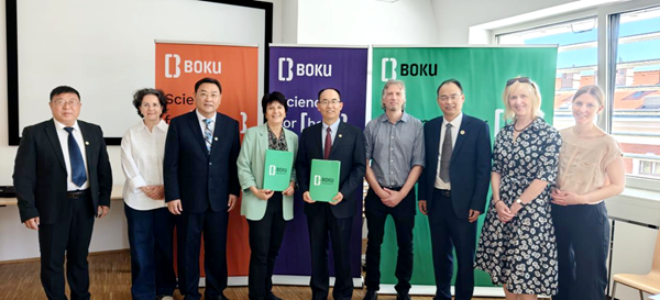 庄世宏与维也纳农业大学校长Schulev Steindl座谈并签订校际合作协议_副本.png