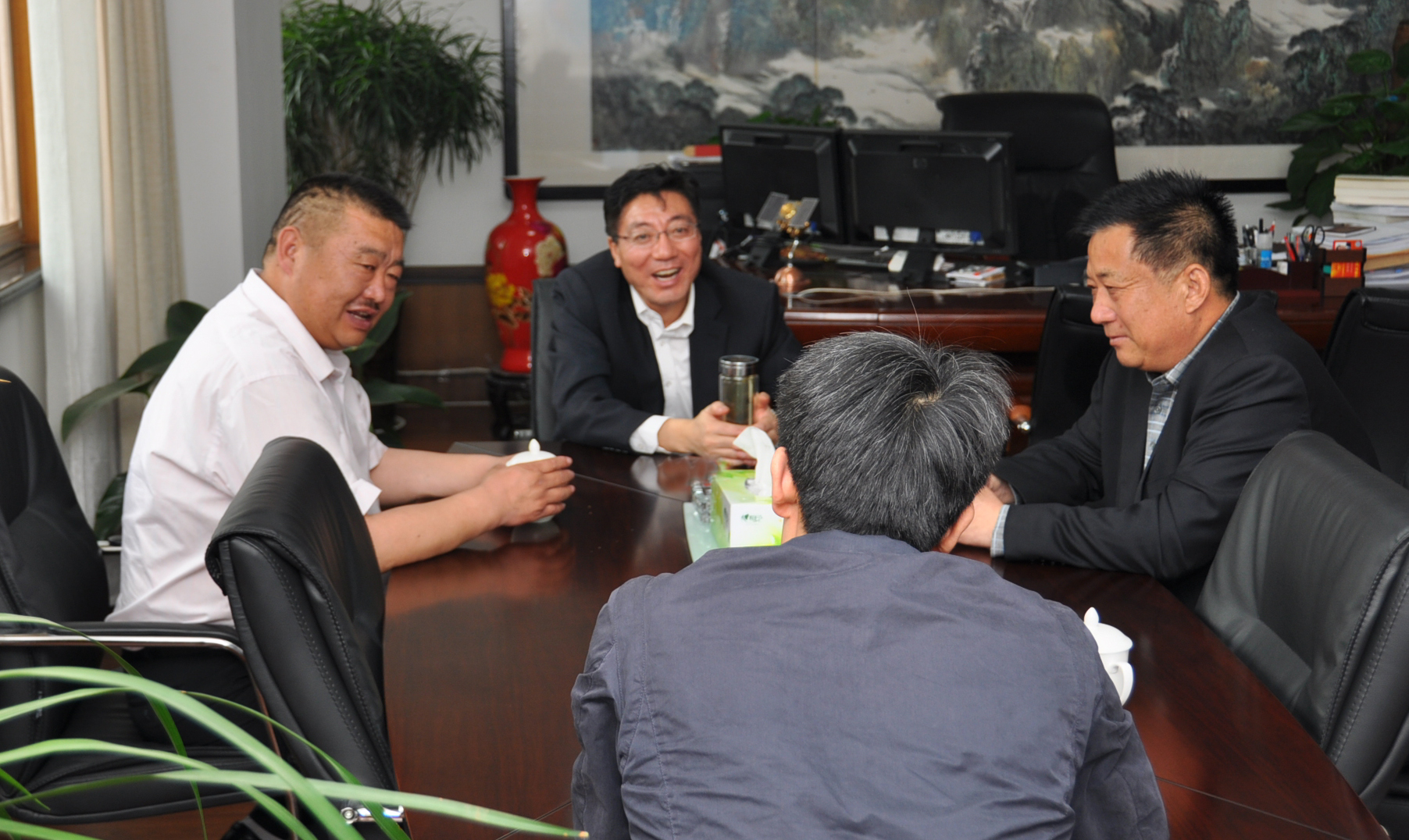 西藏职业技术学院院长李长山来校访问