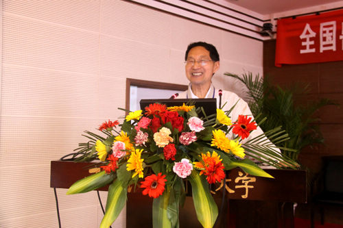 动医学院中国动物疫病控制中心副主任王功民南京农业大学陆承平教授作